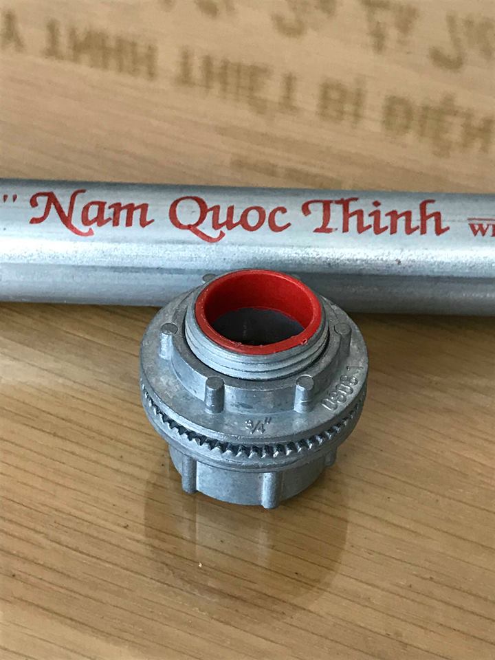 Đầu nối IMC vào box 3/4''.