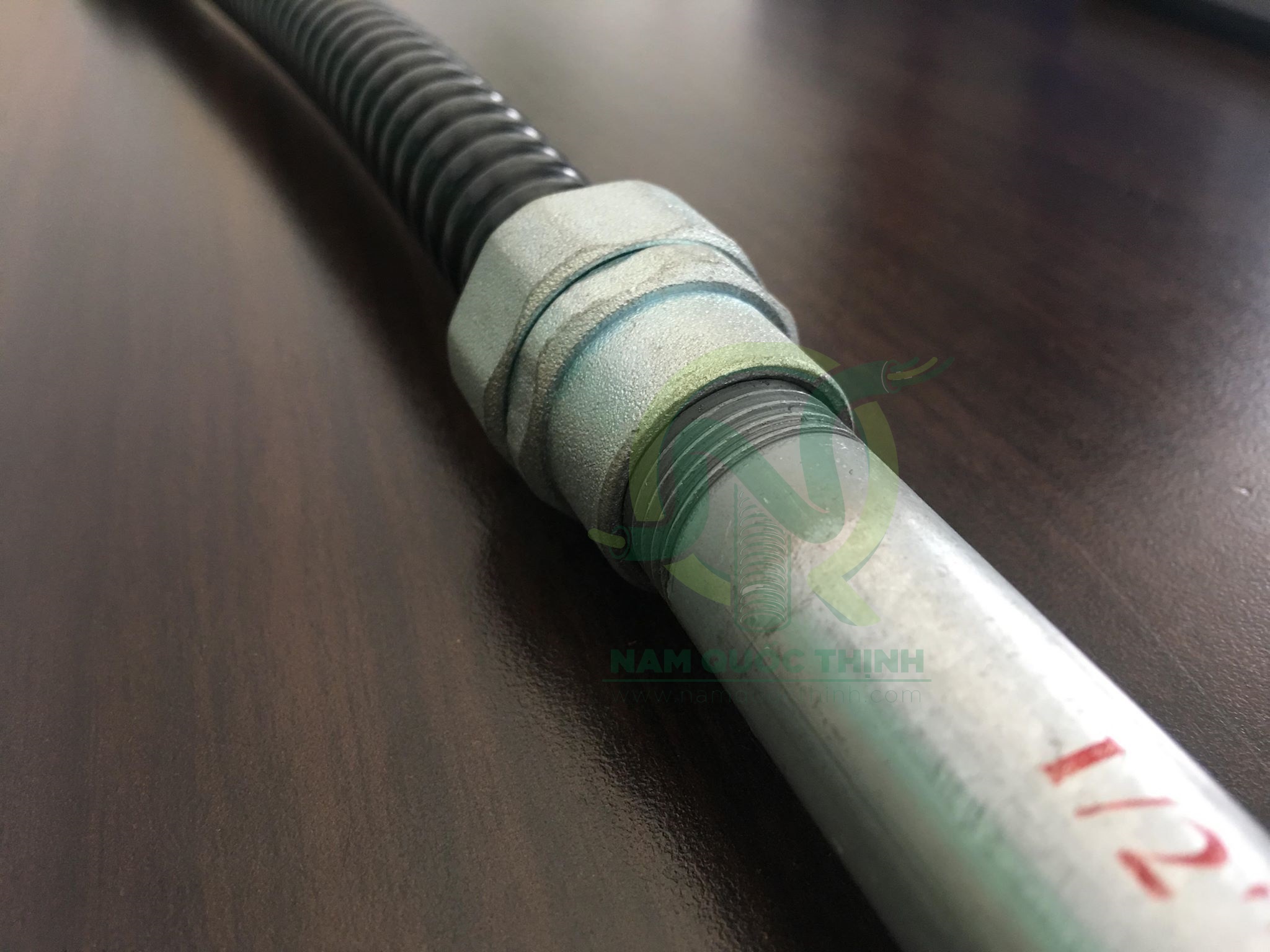 Đầu nối ống mềm kín nước và ống thép luồn dây điện ren IMC