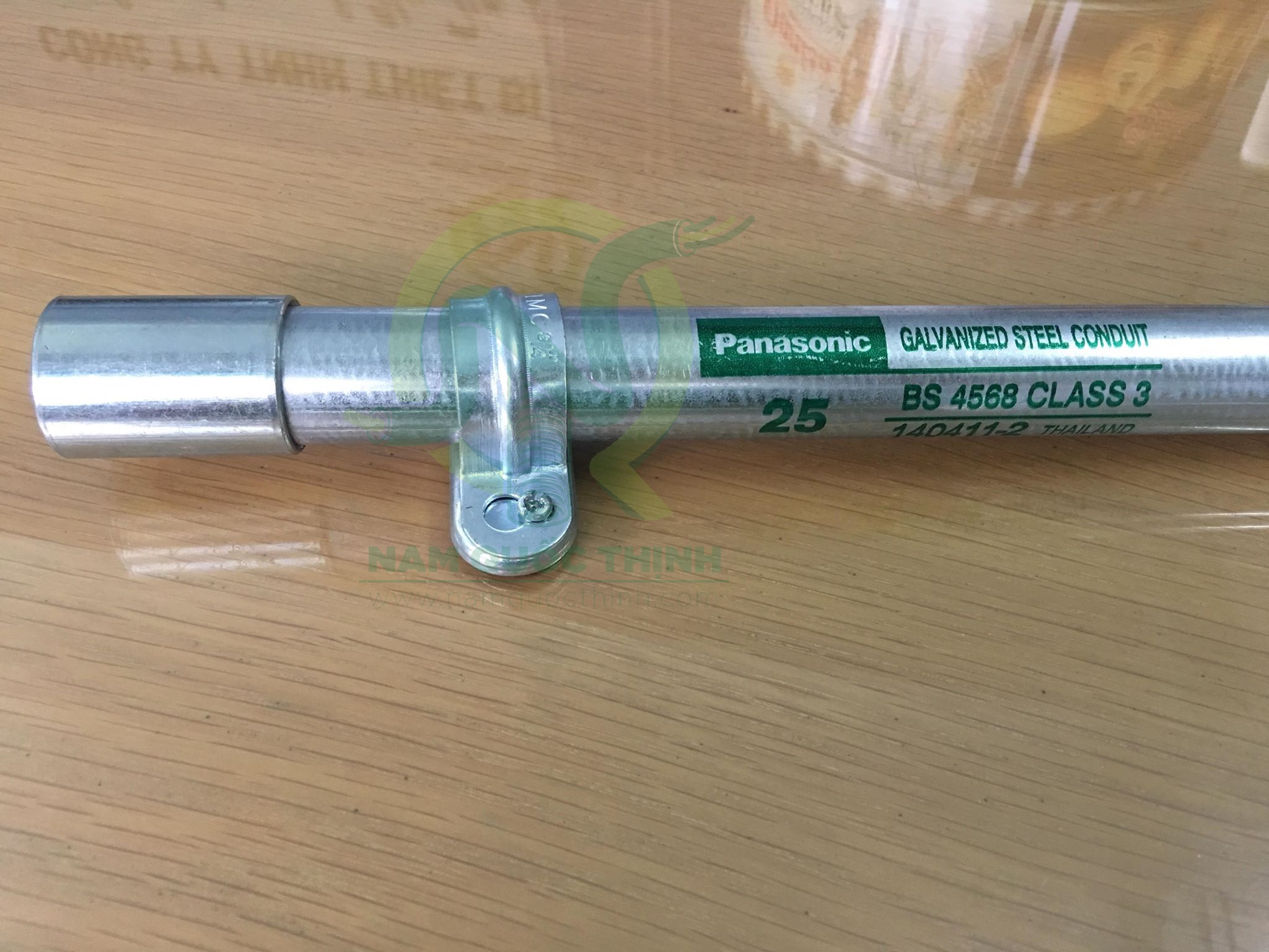 Kẹp ống có đế ống thép luồn dây điện ren